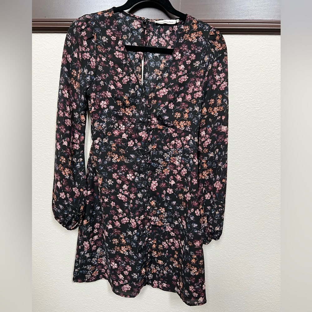 Abercrombie black floral long sleeved dress with decorative buttons size  xs